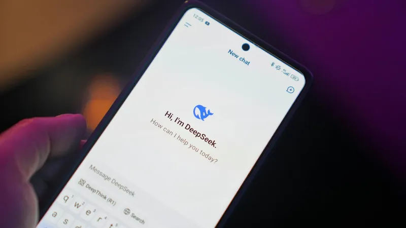 The Oscar-Worthy Performance of Suddenly Having Urgent Business on Your Phone